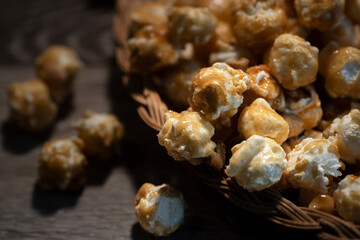 FRESH POPPED CARAMEL CORN WITH PEANUTS