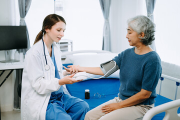 Obraz premium Woman Doctor and patient discussing something while sitting on examination bed in modern clinic or hospital . Medicine and health care concept.