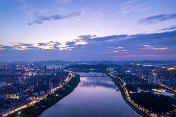Obraz premium Night scene on both sides of the Xiangjiang River in Zhuzhou, China