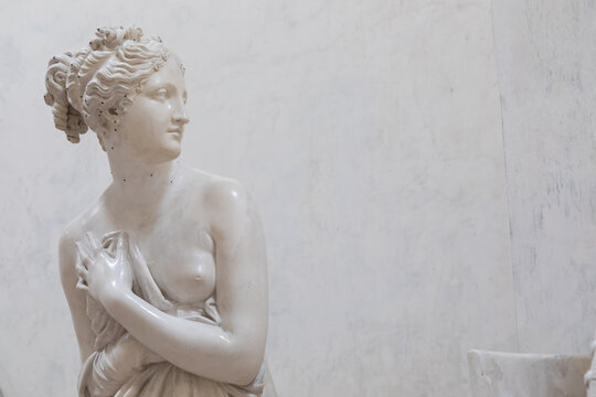 Venere Italica - Italian Venus - by Antonio Canova, 1811. Beautiful goddess statue in museum.