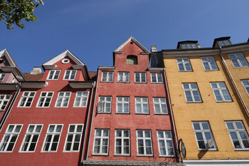 Fototapeta na wymiar The pastel colors of the characteristic buildings of Copenhagen