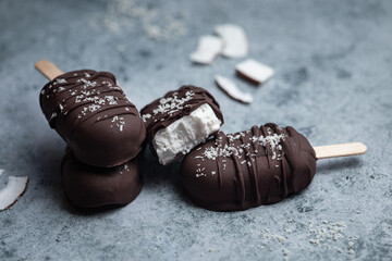mini glaces esquimaux fait maison noix de coco chocolat noir