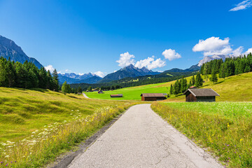 Landschaft in den Buckelwiesen zwischen Mittenwald und Krün