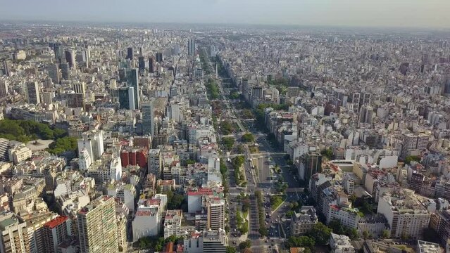 Vista a&eacute;rea de la Avenida 9 de Julio, ciudad de Buenos Aires, Argentina.