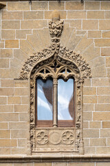 Vista de una ventana gótica renacentista en la catedral de Baeza, Jaén, Andalucía, España.