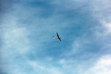 un planeur dans le ciel