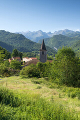 Ercé village du sud de la France dans les Pyrénées en Ariège
