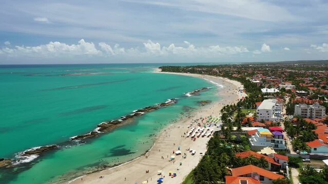 Praia de Tamandar&eacute; Visto de cima com Drone 4k em Tamandare - Praia dos Carneiros - Pernambuco - Nordeste - Brasil