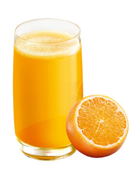 copo de suco de laranja acompanhado de fatia de laranja natural isolado em fundo transparente - suco de laranja fresca