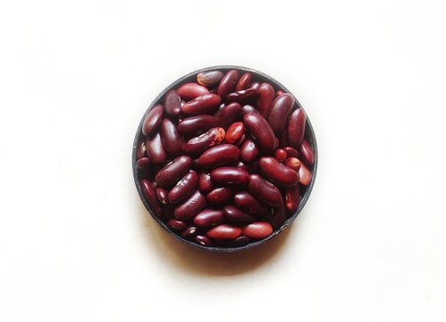 Kidney beans are a variety of the common bean (Phaseolus vulgaris), a legume native to Central America and Mexico. It is an important food crop and major source of protein throughout the world.