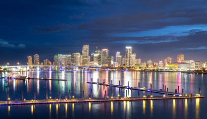 Naklejka premium Miami Florida Skyline at Night