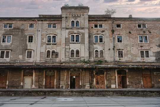 Die Geb&auml;ude von alten Hafenst&auml;dten strahlen das gewisse etwas aus