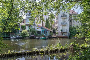  Living on the waterfront of the island Behnitz in Berlin, Germany - obrazy, fototapety, plakaty