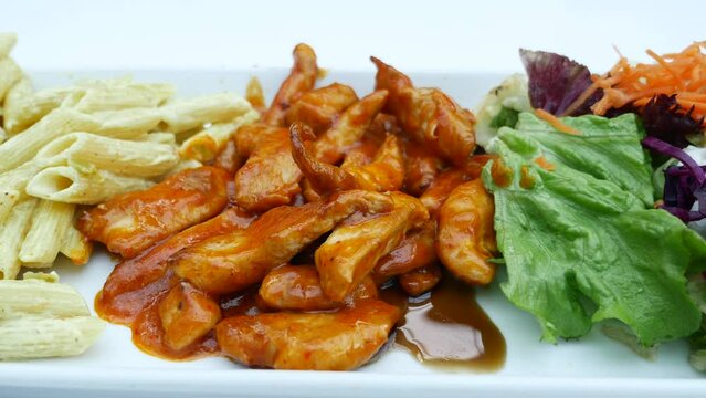 vegetable salad with grilled chicken 