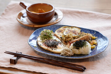 Foods ready! Its time for breakfast.