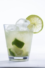 Caipirinha tradicional de limão