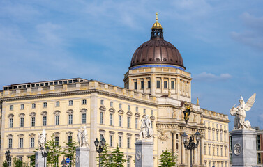 Obraz premium The reconstructed City Palace in Berlin on a sunny day
