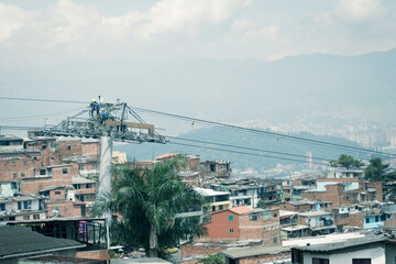 Obraz premium Medellin, Antioquia-Colombia. June 1, 2022. People working on the Medellin metrocable 