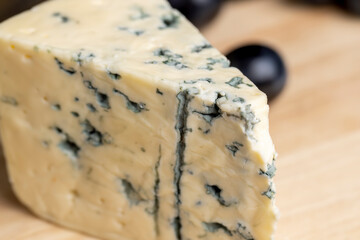 Blue mold cheese cut into pieces