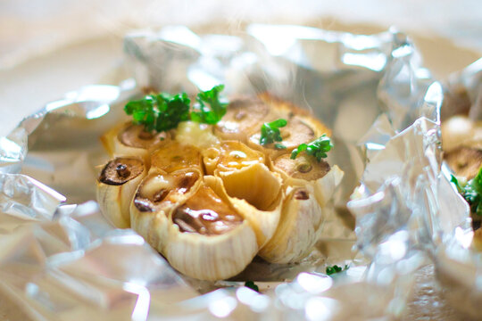 アルミホイルでニンニクを焼く