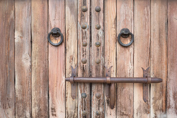 Fototapeta na wymiar Vintage double wood door and handles