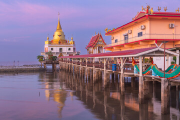 Wat Hong Thong or Wat Klang Nam is located in  Chachoengsao Province. in the area along the Gulf of Thailand in the mangrove forest