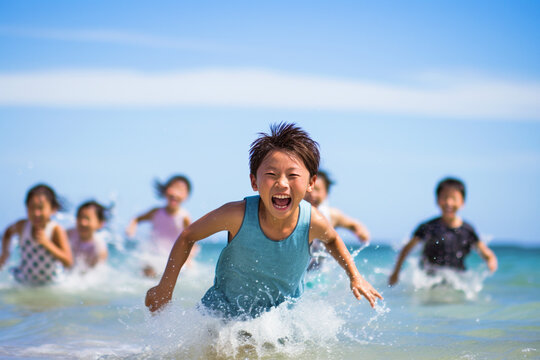 真夏の海水浴を楽しむ子供たち：AI生成画像