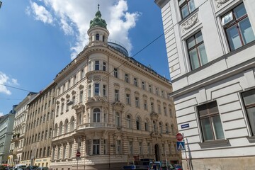 Fototapeta na wymiar Historical Renaissance architecture of Karlsgasse, Vienna