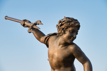 Escultura en el puente Alexandre III, París