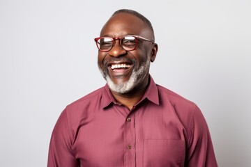 Obraz premium Portrait of a happy african american man wearing eyeglasses
