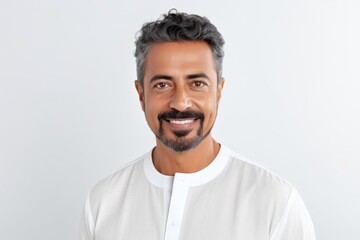 Obraz premium Portrait of a smiling man looking at camera isolated on a white background