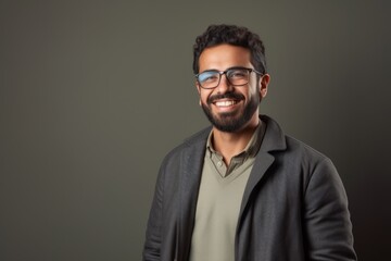 Obraz premium Portrait of a happy young man in eyeglasses on grey background