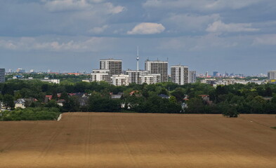 Blick von der Deponie Großziethen, Gemeinde Schönefeld, auf den Berliner Fernsehturm - 623792725