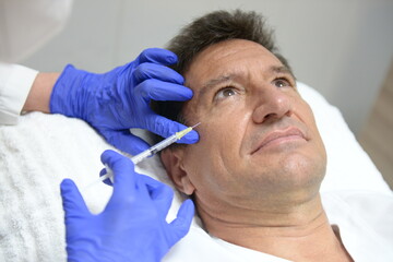 Botox inyecci&oacute;n Neuromoduladoes arrugas &aacute;cido hialur&oacute;nico facial rejuvenecimiento patas de gallo medicina est&eacute;tica Navidad D&iacute;a de los padres medicina est&eacute;tica hombre belleza masculina inyecci&oacute;n Dr.
