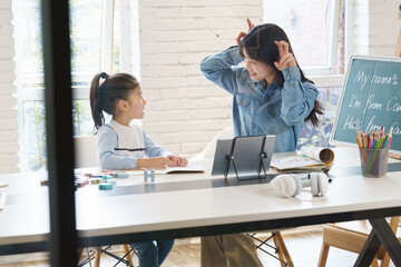 Tutor tutoring students learning