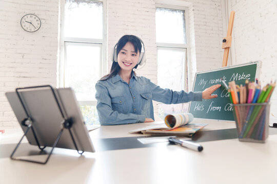 Young women live online education