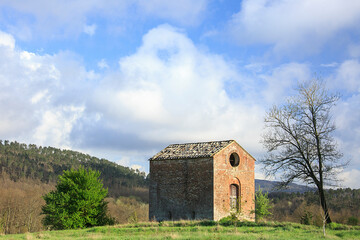 Fototapeta na wymiar Panorama in Val d'Orcia a Siena. Set drl film Il Gladiatore. Alba con Paesaggio della campagna in Toscana