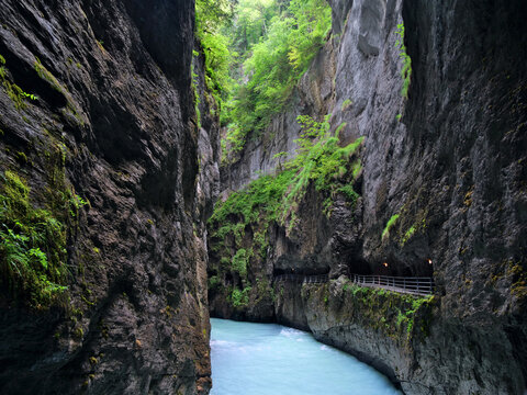 Meiringen, Schweiz: Die Aareschlucht im Sommer