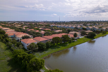 Fototapeta na wymiar neighborhood with pond in Florida. aerial view 