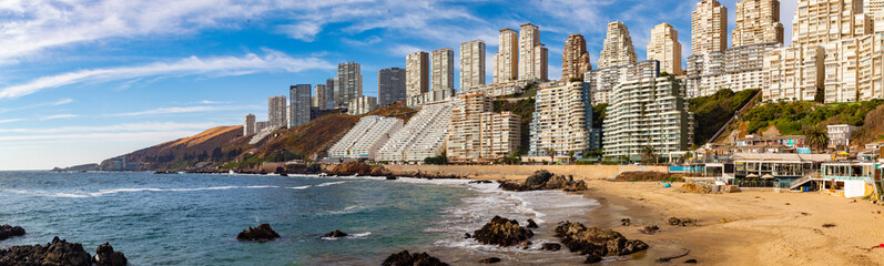 panoramic view of buildings on Cochoa beach, Vina del Mar, Valparaiso, Chile © Fotos GE