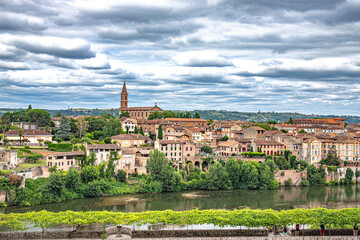 Fototapeta na wymiar Albi on the Tarn river the red town in south west of France