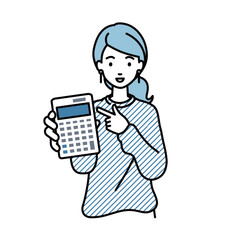 立って電卓を指差してこちらに向けて見せているスウェットの女性