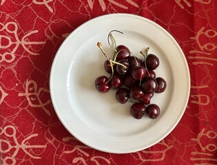 A plate of cherries