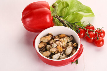 Marinated mussels in the bowl