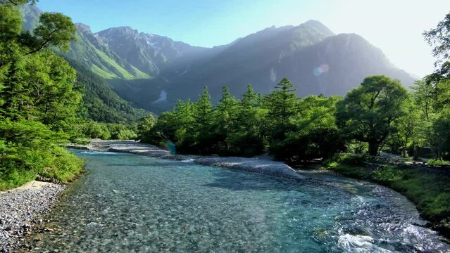 夏の明神岳・穂高連峰と梓川、河童橋からの眺め、上高地7月