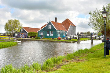 Obraz premium picturesque Dutch village park at Zaanse Schans, iconic views of the 6 windmills set on on the river Zaan, amsterdam, holland, netherlands