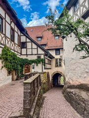 Fototapeta na wymiar Mittelalterlicher Innenhof einer Burg (Wartburg)