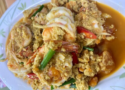 a photography of a plate of food with shrimp and rice, there is a plate of food with shrimp and rice on it.