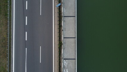 Zdjęcie drogi i chodnika z drona / Photo of the road and pavement from the drone
