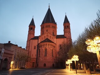 Fototapeta na wymiar Dom church of Mainz in Germany